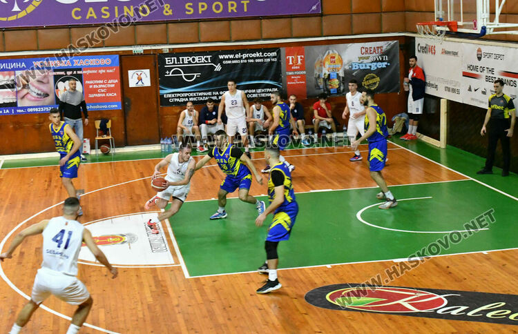 „Хебър“ победи „Хасково“ в дерби мач