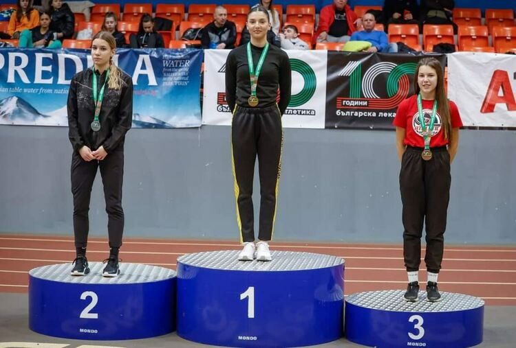 Стефанина Захариева е шампионка на гюле на държавното, Анна-Мария Петкова с бронз на дълъг скок