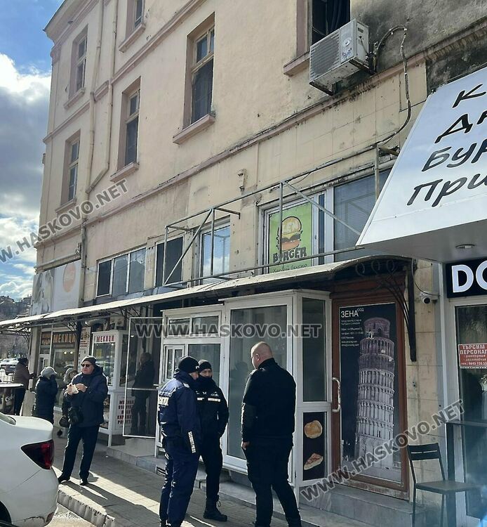 Протест от прозорец за паркомясто пред Общината и скандал с името на „Да, България“