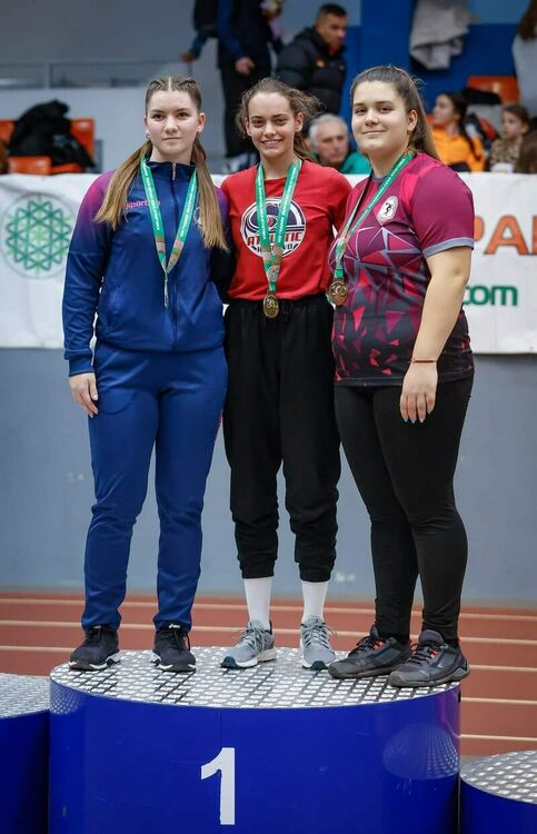 Стефанина Захариева е шампионка на гюле на държавното, Анна-Мария Петкова с бронз на дълъг скок