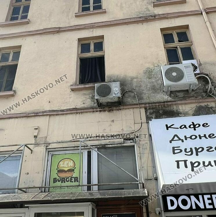 Протест от прозорец за паркомясто пред Общината и скандал с името на „Да, България“