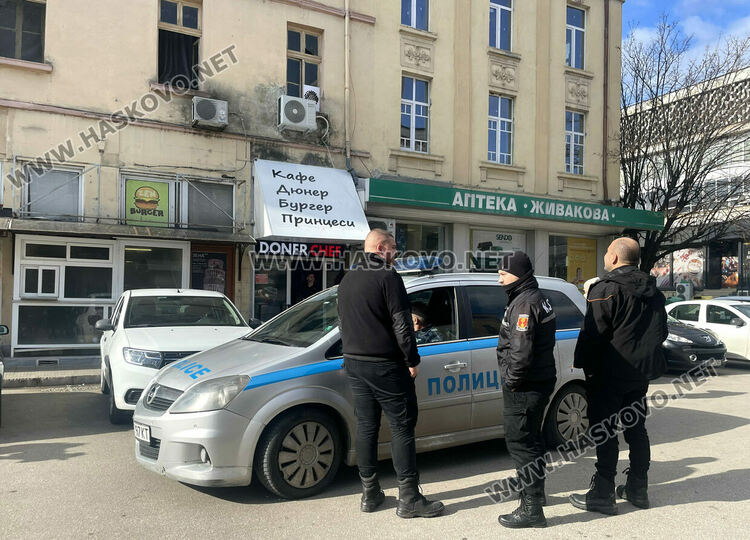 Протест от прозорец за паркомясто пред Общината и скандал с името на „Да, България“