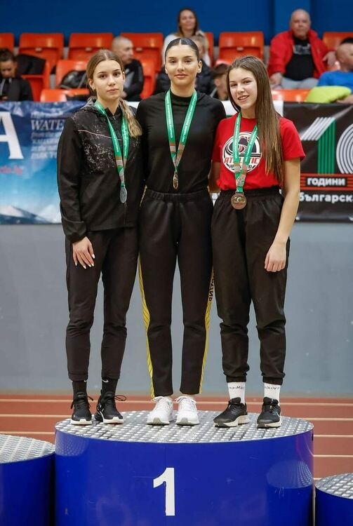 Стефанина Захариева е шампионка на гюле на държавното, Анна-Мария Петкова с бронз на дълъг скок