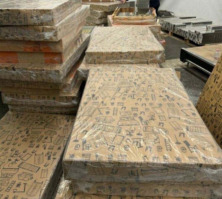 Извадиха от кухините на мебели контрабандни цигари за 300 хил.лв.