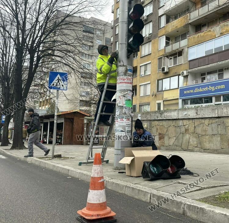 Продължава подмяната на светофари в Хасково