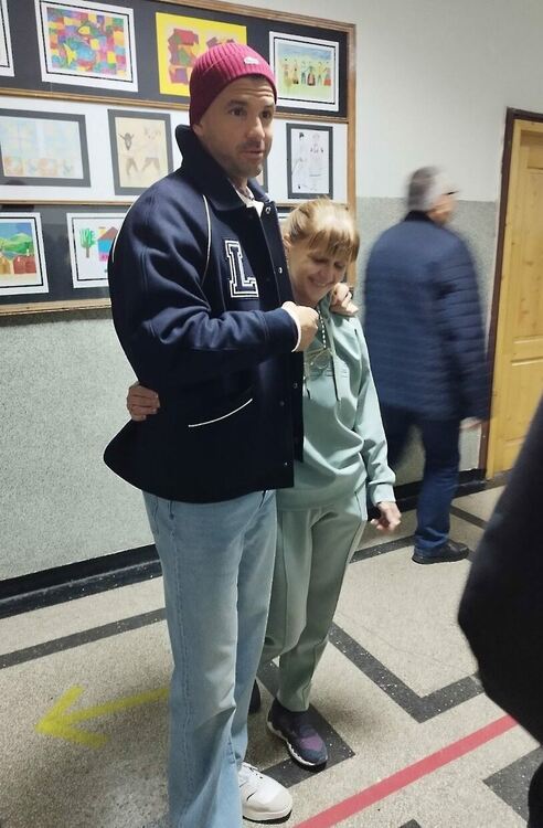 Посрещнаха с пита и мед Григор Димитров в Спортното училище в Хасково