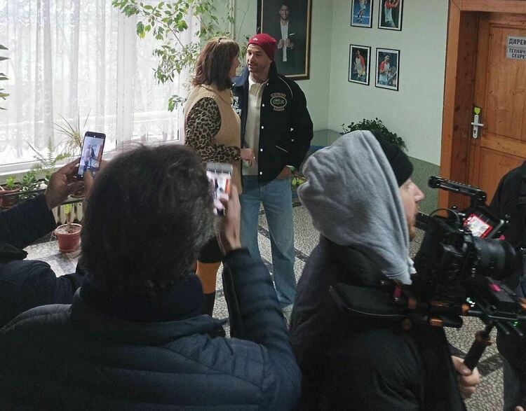 Посрещнаха с пита и мед Григор Димитров в Спортното училище в Хасково