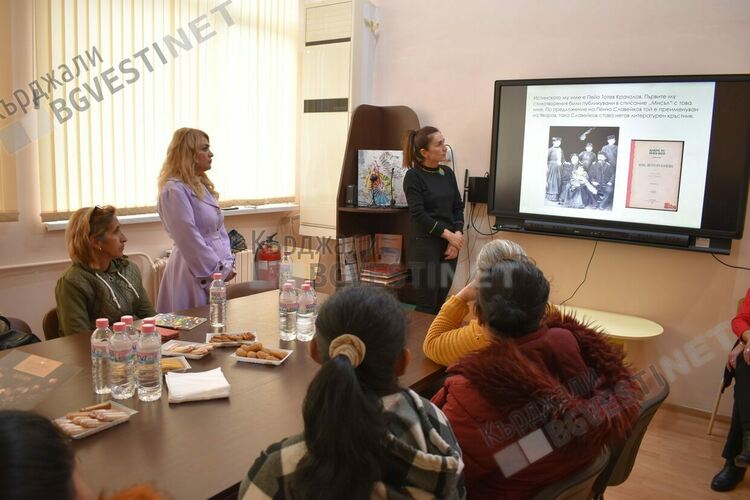 В 21-век в Кърджали деца ходят на училище без бельо и обувки,учителите им ги обличат и им ги подаряват