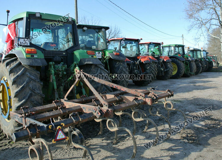 Земеделски производители от общината: Не искаме чужд хляб, искаме си нашия