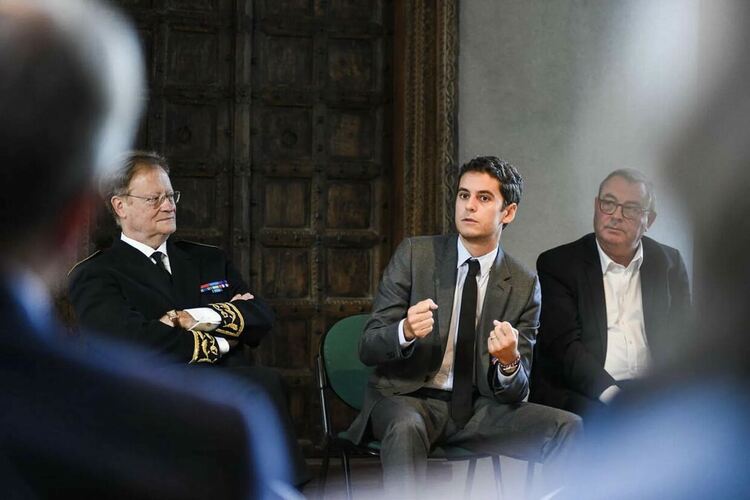 Всички говорят за: Габриел Атал, най-младият министър-председател на Франция