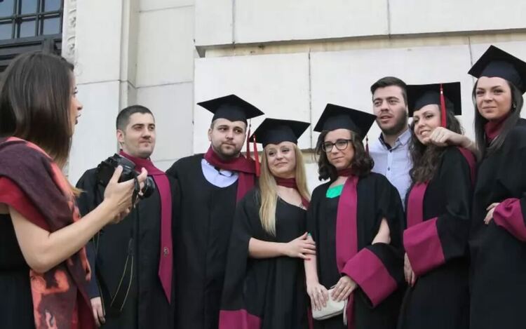 Целта на безплатното висше образование е повече висшисти.