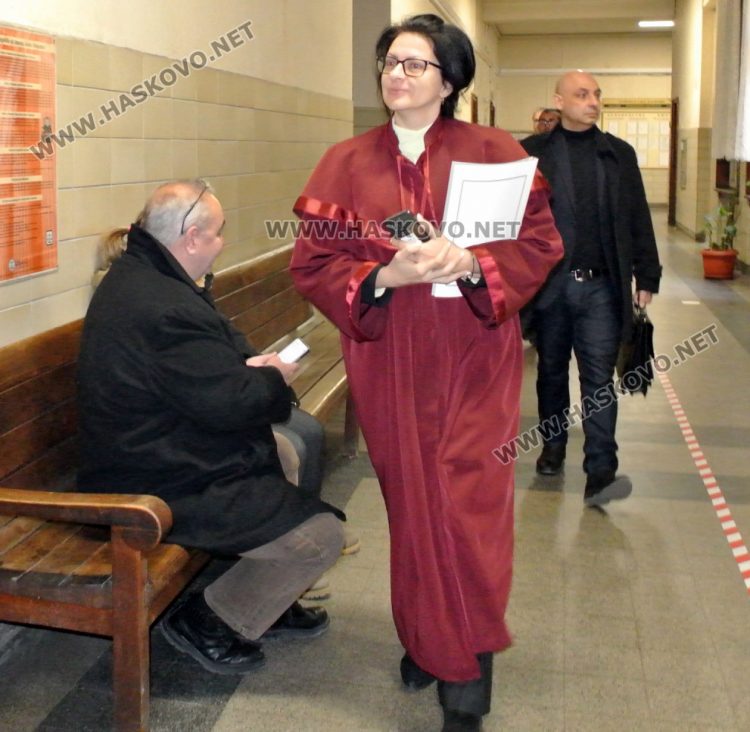 Условна присъда за младежа, счупил две ребра на лекар в Спешното отделение в Хасково