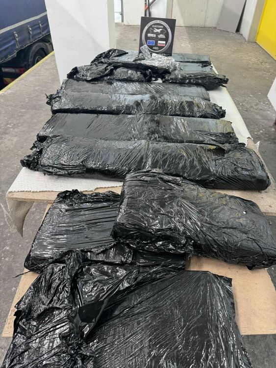 Голямо количество таблетки, съдържащи псевдоефедрин, задържаха митническите служители на МП Капитан Андреево