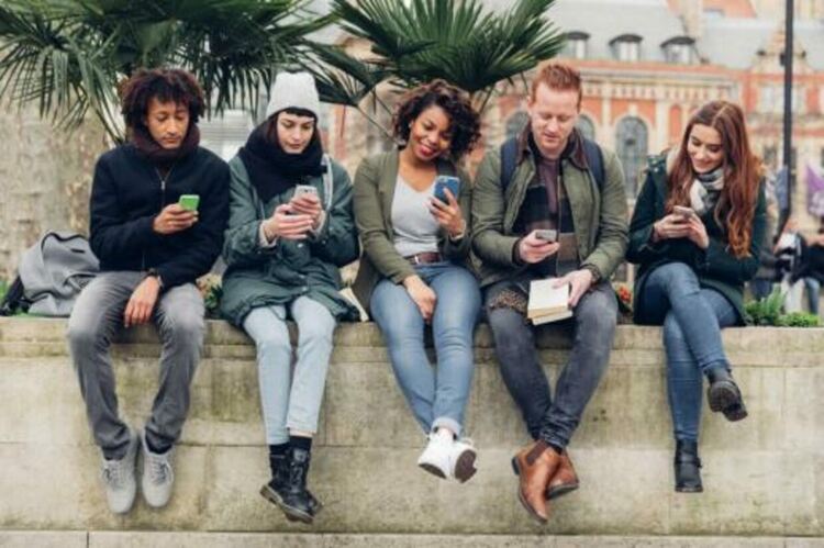 20 години Фейсбук: Как социалната мрежа промени живота ни