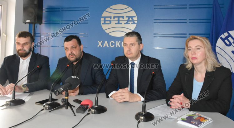 Общинският съвет да бъде разпуснат, а кметът да си подаде оставката, призоваха от „Възраждане“ 