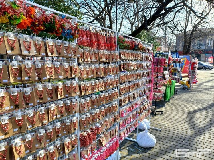 От утре започва приемът на заявления за традиционния базар на мартеници в Перник