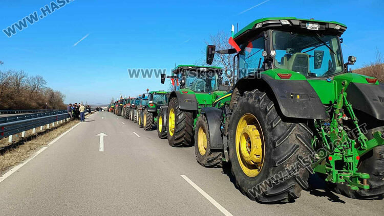 Земеделците от Хасковско готови с оборска тор, ако властта не удовлетвори исканията им