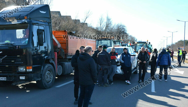 Земеделците от Хасковско готови с оборска тор, ако властта не удовлетвори исканията им