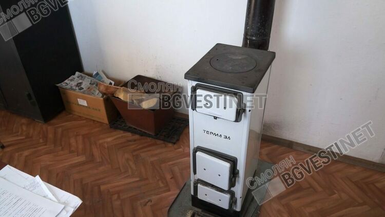 В Брезе се руши сградата на кметството,обитаеми са само две стаи под течащ покрив 