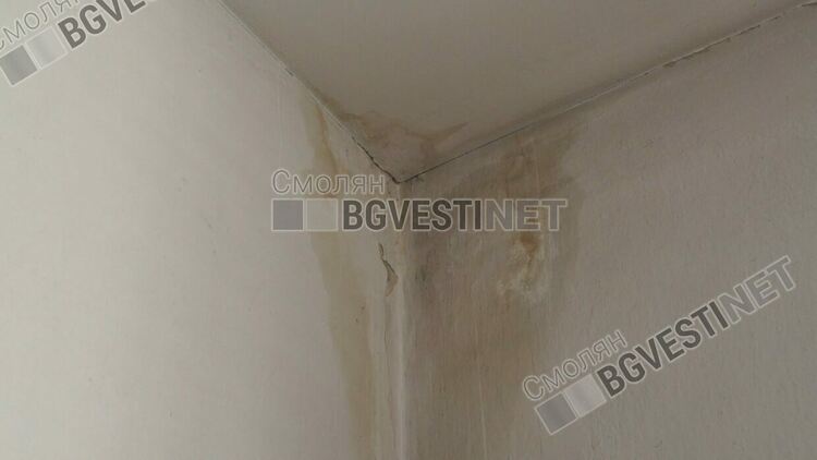 В Брезе се руши сградата на кметството,обитаеми са само две стаи под течащ покрив 