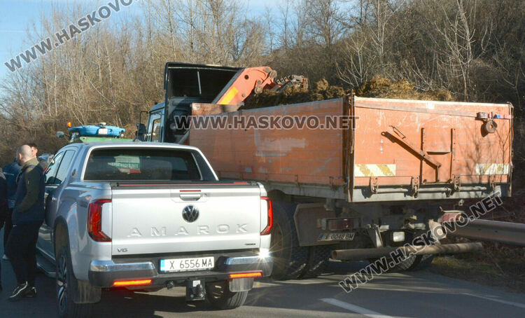 Земеделците от Хасковско готови с оборска тор, ако властта не удовлетвори исканията им