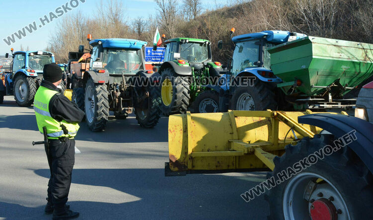 Земеделците от Хасковско готови с оборска тор, ако властта не удовлетвори исканията им