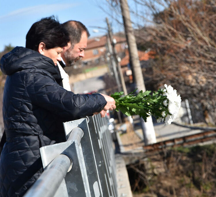 Панихида за загиналите при наводнението преди 12 г. в Бисер  