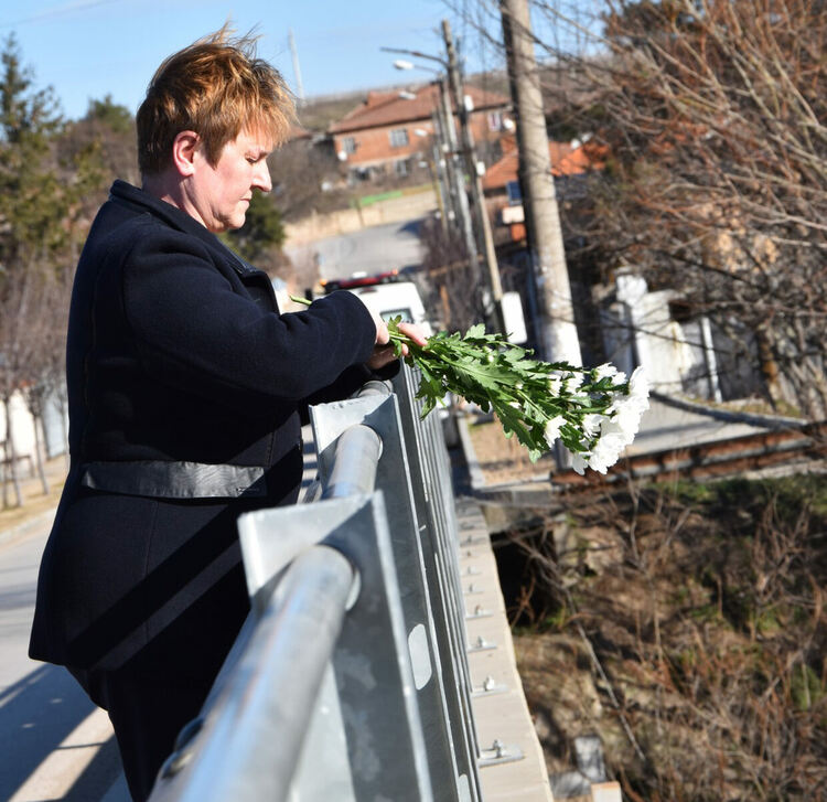 Панихида за загиналите при наводнението преди 12 г. в Бисер  