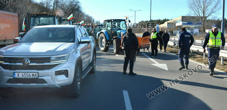 Земеделците от Хасковско готови с оборска тор, ако властта не удовлетвори исканията им