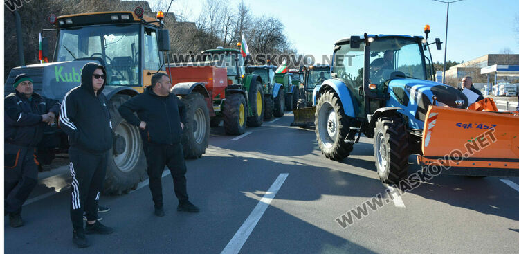Земеделците от Хасковско готови с оборска тор, ако властта не удовлетвори исканията им