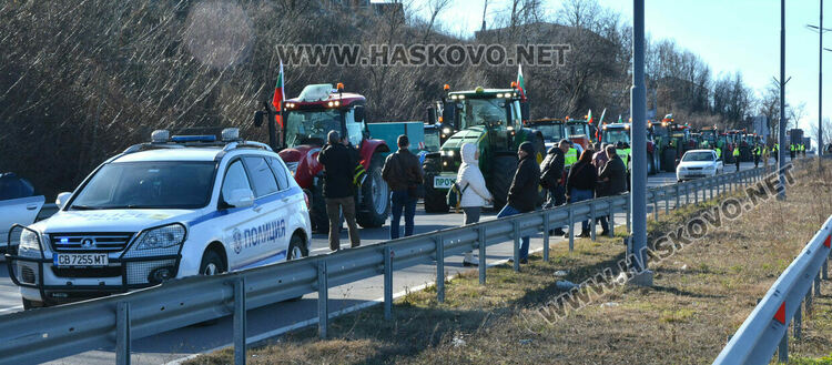 Земеделците от Хасковско готови с оборска тор, ако властта не удовлетвори исканията им