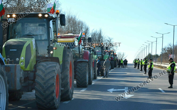Земеделците от Хасковско готови с оборска тор, ако властта не удовлетвори исканията им