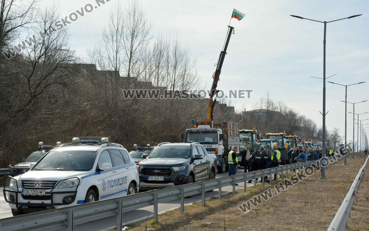 Втори ден протести и блокада на земеделците край Хасково