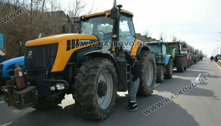 Втори ден протести и блокада на земеделците край Хасково