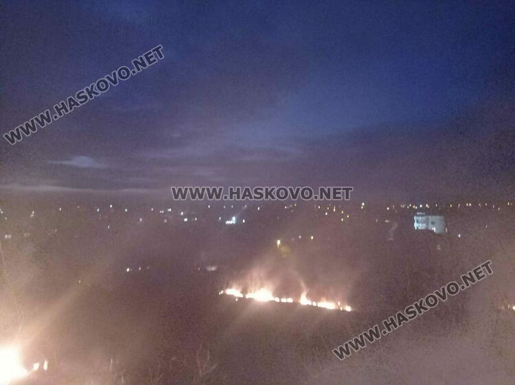 Пожар избухна във вилна зона „Кенана“