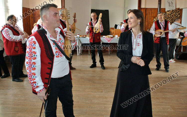 Празник на зимнината и зимните гозби в хасковското читалище „Никола Вапцаров“