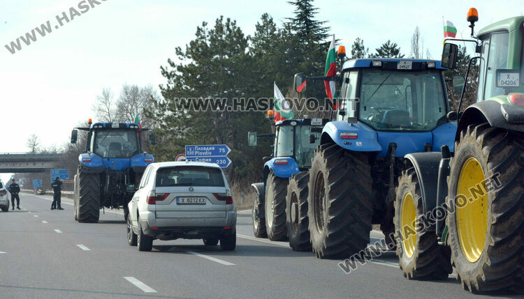 Втори ден протести и блокада на земеделците край Хасково