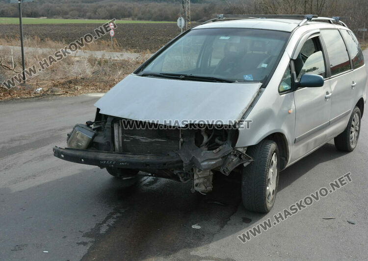 Мъж пострада при катастрофа край Хасково заради неспазване на „Стоп“