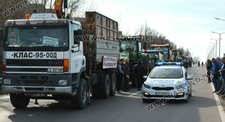 Втори ден протести и блокада на земеделците край Хасково