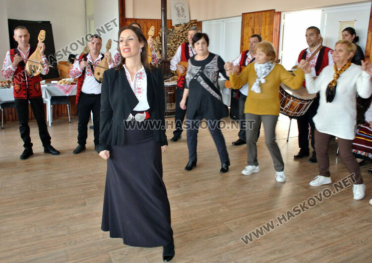 Празник на зимнината и зимните гозби в хасковското читалище „Никола Вапцаров“