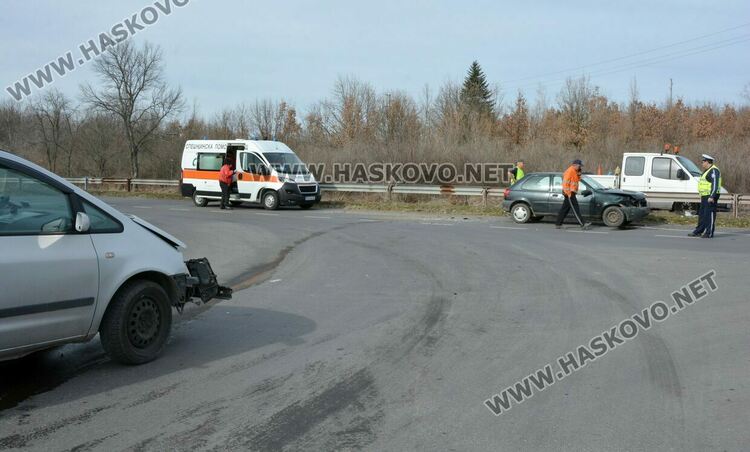Мъж пострада при катастрофа край Хасково заради неспазване на „Стоп“