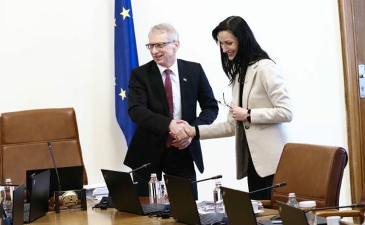 Спор между управляващите - да бъде или не Габриел и външен министър след ротацията