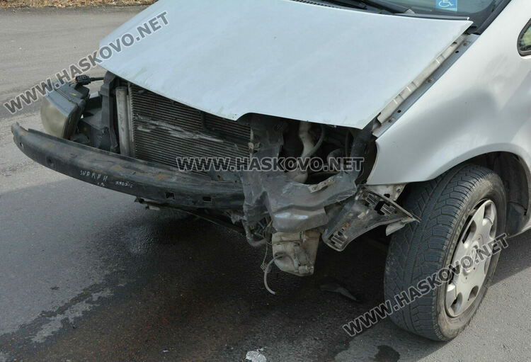 Мъж пострада при катастрофа край Хасково заради неспазване на „Стоп“