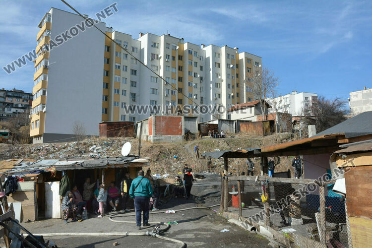 5 семейства останаха без дом след среднощния пожар в „Република“