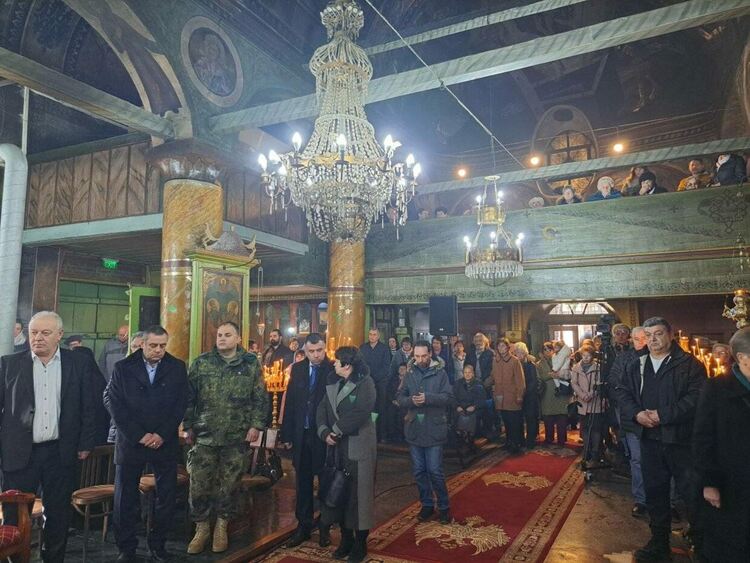Митрополит Николай оглави света литургия за храмовия празник на "Св.ВМЧК Теодор Стратилат"