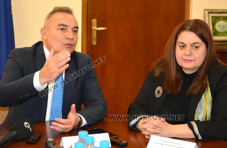 До месец увеличението на заплатите на библиотекари и музейни работници ще е факт