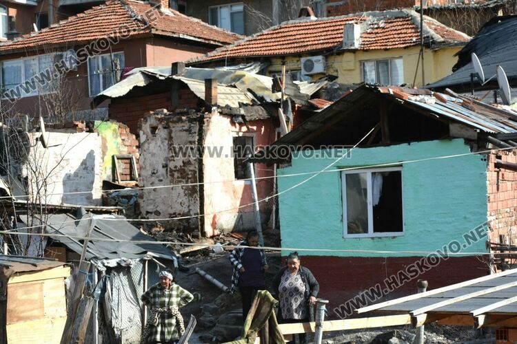 5 семейства останаха без дом след среднощния пожар в „Република“