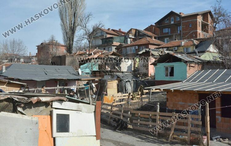 5 семейства останаха без дом след среднощния пожар в „Република“