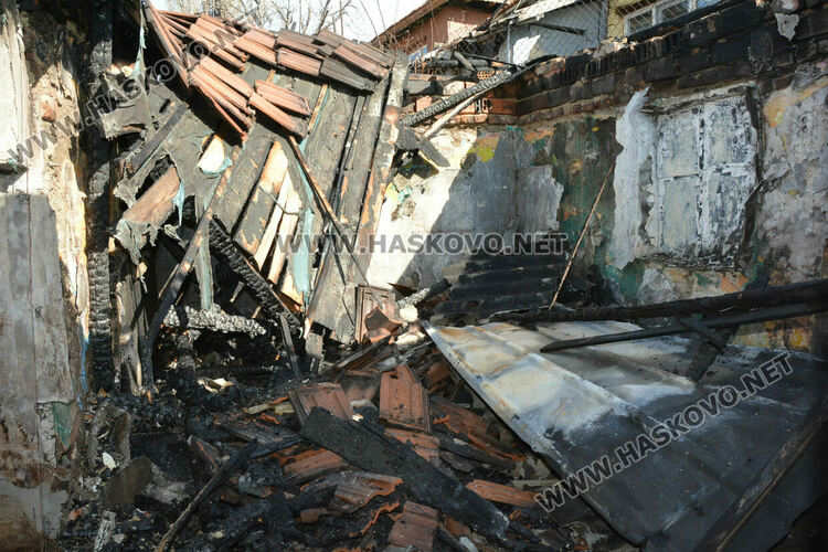 5 семейства останаха без дом след среднощния пожар в „Република“