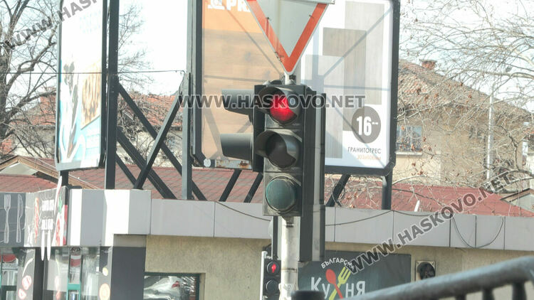 Връщането на зелена мигаща светлина на светофарите, предлага като мярка за намаляване на катастрофите автоинструктор от Хасково